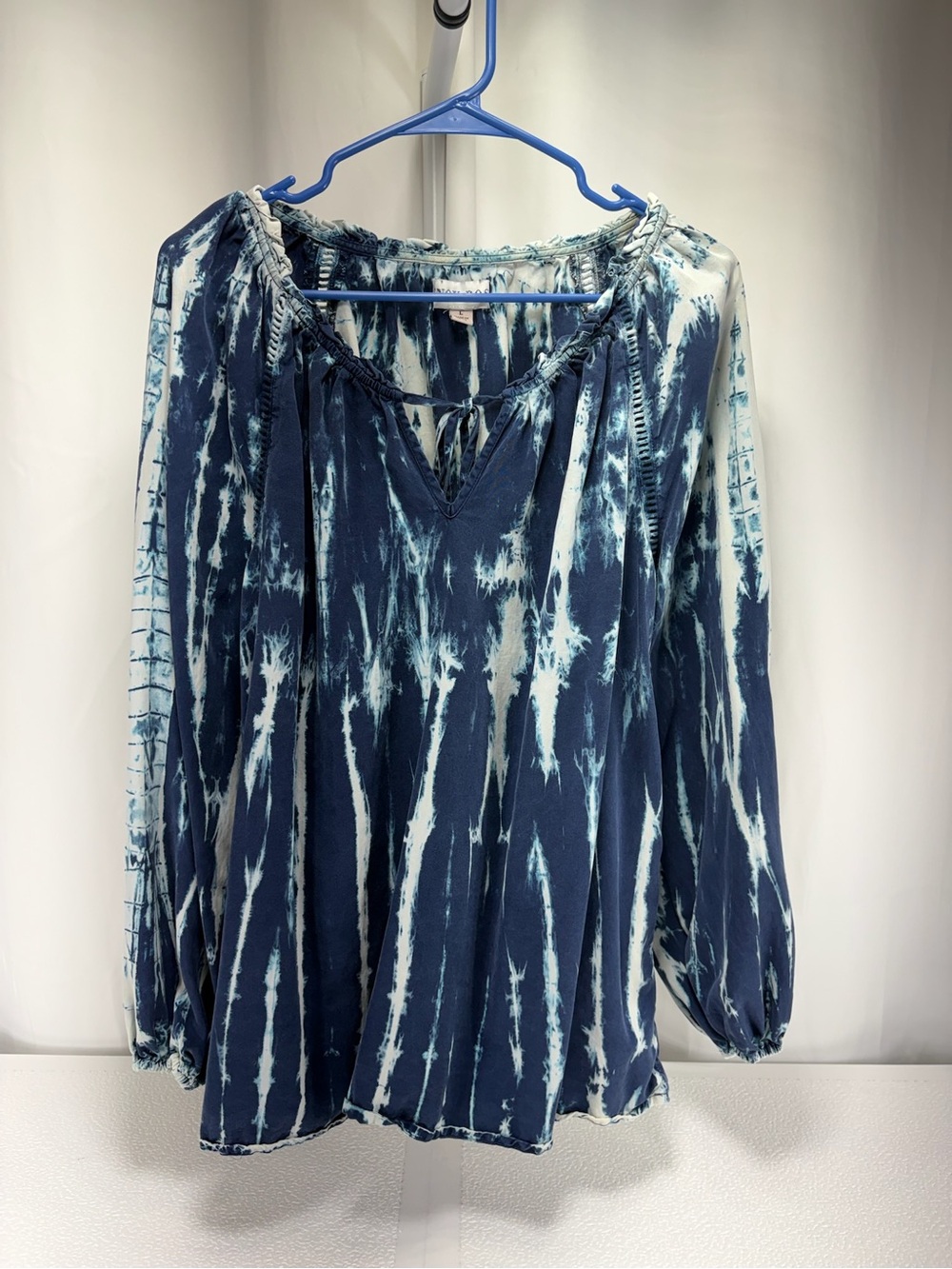 Knox Rose Navy and White Tie-Dye Peasant Blouse 4768